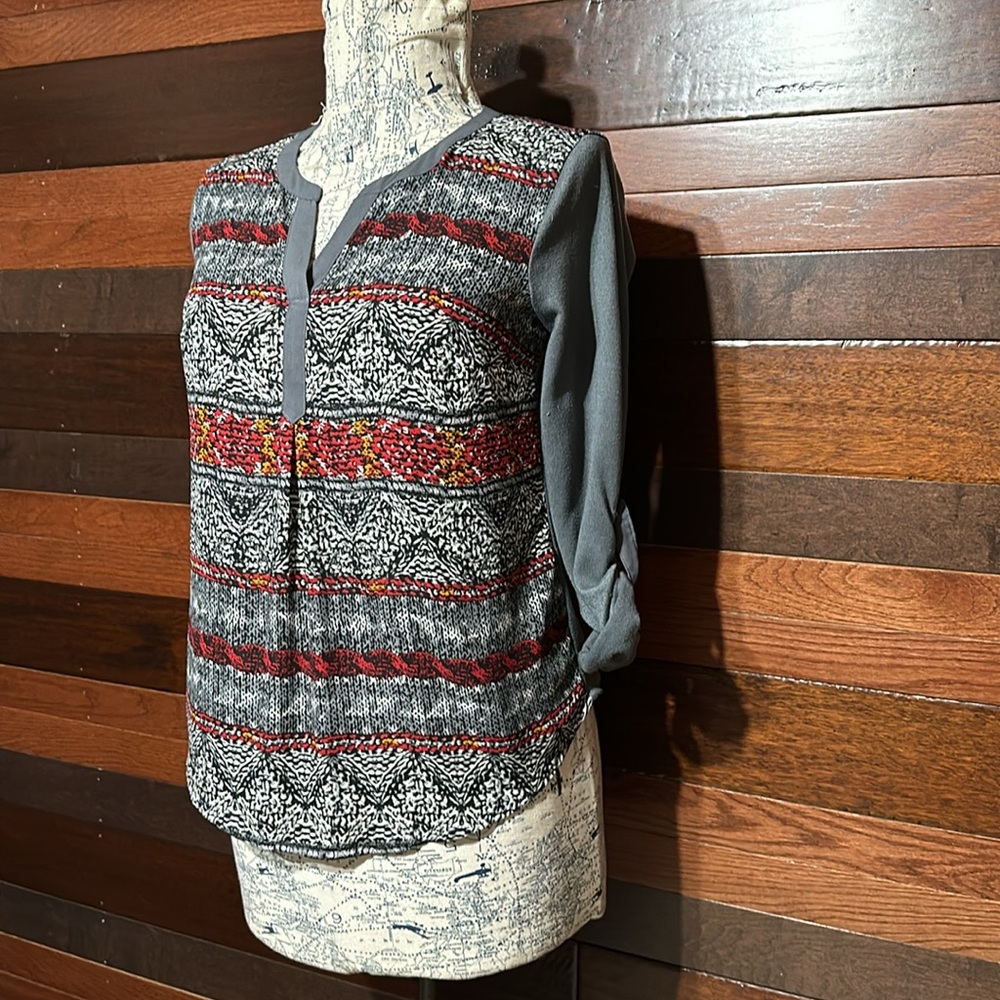 Black Rainn Scoop Neck 3/4 Sleeve Gray and Red Blouse - Picture 5 of 10